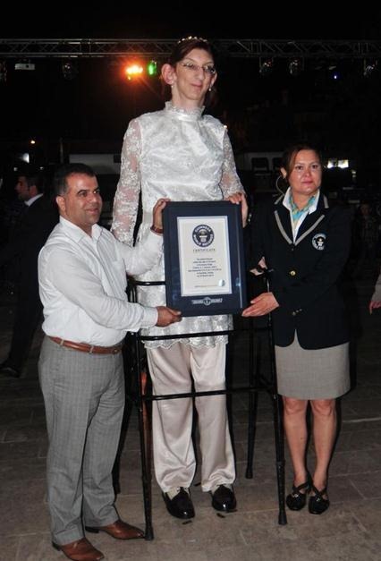 世界上最高的人图片