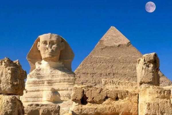 埃及金字塔灵异事件 金字塔中发生的诡异事件爬上金字塔的人都会死