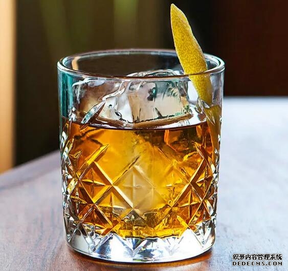 以威士忌为基酒的鸡尾酒配方,最经典的就是古典/曼哈顿/威士忌酸