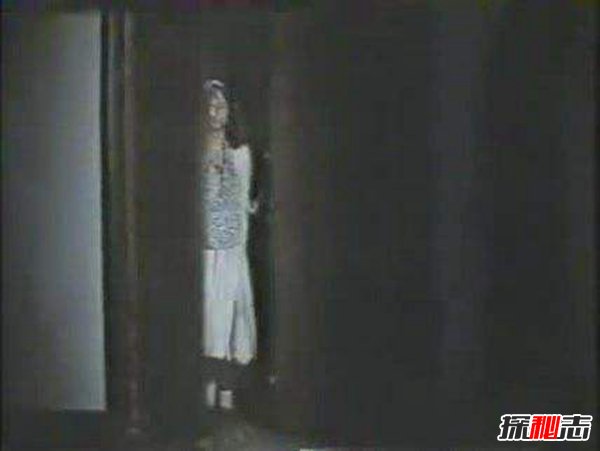 十大真实闹鬼事件,厕所坑中突然出现手给你递纸