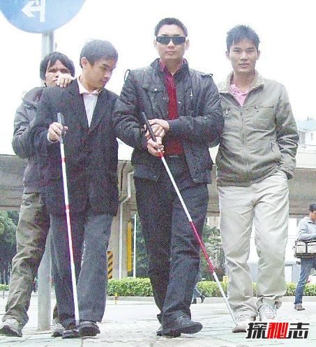 世界上稀有的银眼睛人:盲人属于其中一种