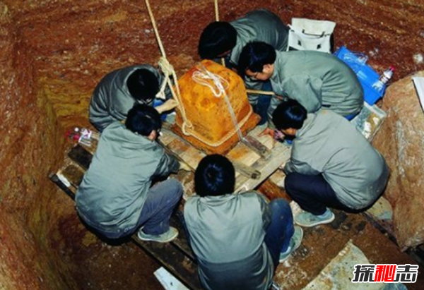 白蛇之谜:原来是雷峰塔地宫藏宝藏(大量佛教瑰宝)