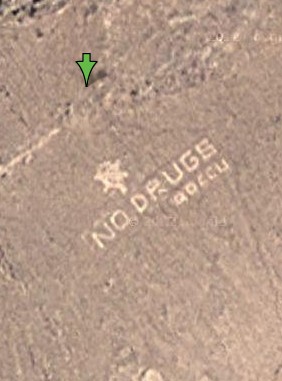阿富汗 绝毒品(No Drugs)的巨大标志