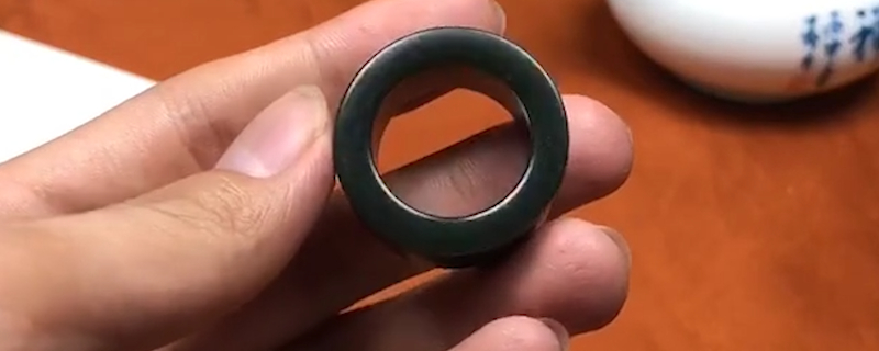 右手戴戒指的含义